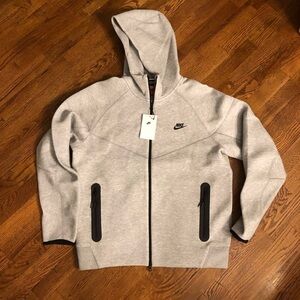 NEW Nike Sportswear Tech Fleece Windrunner